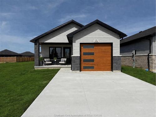 216 IRONWOOD Trail  Chatham, ON N7M 0T3