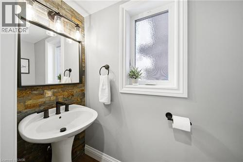 View of bathroom - 4670 Bracknell Road, Burlington, ON - Indoor Photo Showing Bathroom