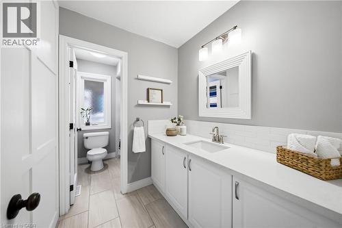 Full bath with vanity and toilet - 4670 Bracknell Road, Burlington, ON - Indoor Photo Showing Bathroom