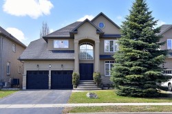 483 Valridge Drive Hamilton, ON L9G 0B2