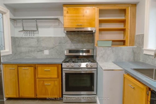 83 Hammond Road, Mississauga, ON - Indoor Photo Showing Kitchen