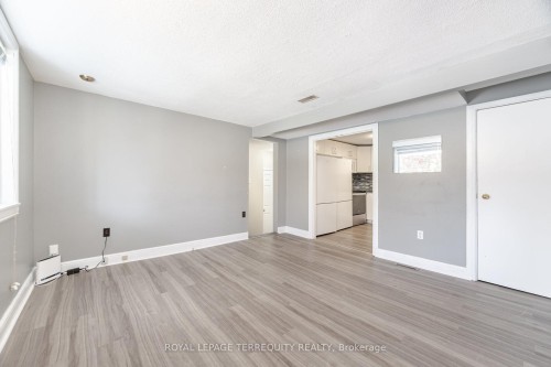 16 Royal Avenue, Hamilton, ON - Indoor Photo Showing Other Room