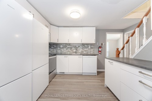 16 Royal Avenue, Hamilton, ON - Indoor Photo Showing Kitchen With Upgraded Kitchen
