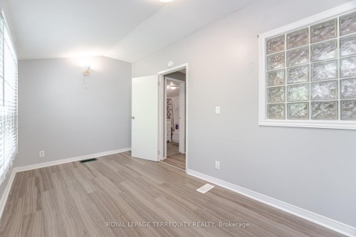 16 Royal Avenue, Hamilton, ON - Indoor Photo Showing Other Room