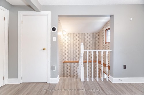 16 Royal Avenue, Hamilton, ON - Indoor Photo Showing Other Room