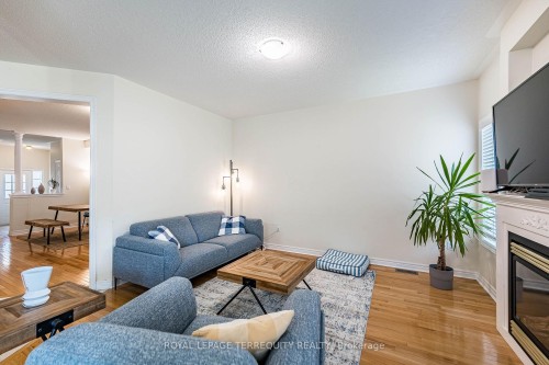 3926 Candlelight Drive, Mississauga, ON - Indoor Photo Showing Living Room With Fireplace