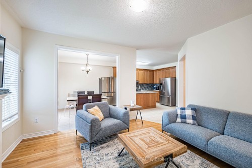 3926 Candlelight Drive, Mississauga, ON - Indoor Photo Showing Living Room