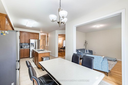3926 Candlelight Drive, Mississauga, ON - Indoor Photo Showing Dining Room