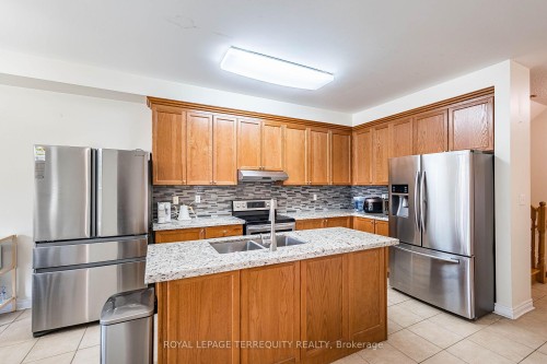 3926 Candlelight Drive, Mississauga, ON - Indoor Photo Showing Kitchen With Stainless Steel Kitchen With Double Sink