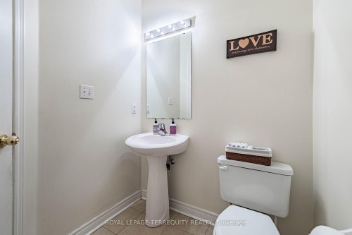 3926 Candlelight Drive, Mississauga, ON - Indoor Photo Showing Bathroom