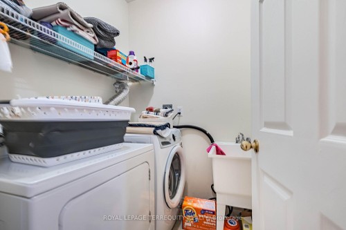 3926 Candlelight Drive, Mississauga, ON - Indoor Photo Showing Laundry Room
