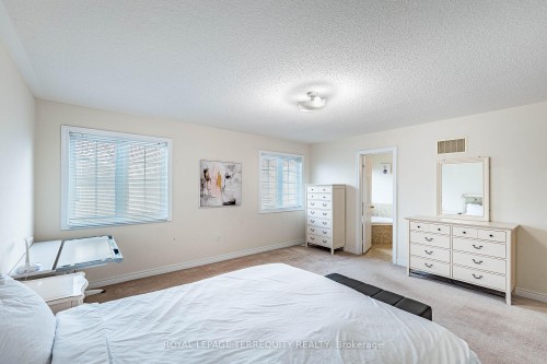 3926 Candlelight Drive, Mississauga, ON - Indoor Photo Showing Bedroom