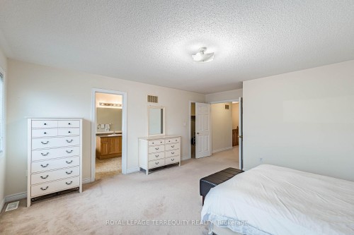 3926 Candlelight Drive, Mississauga, ON - Indoor Photo Showing Bedroom