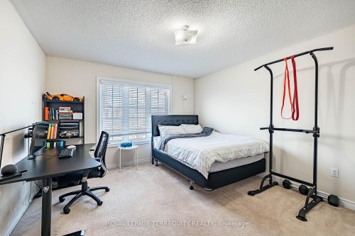 3926 Candlelight Drive, Mississauga, ON - Indoor Photo Showing Bedroom