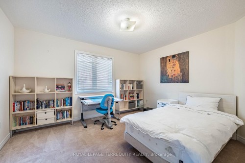 3926 Candlelight Drive, Mississauga, ON - Indoor Photo Showing Bedroom