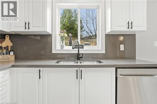 14 Kenyon Crescent, Grimsby, ON - Indoor Photo Showing Kitchen With Double Sink