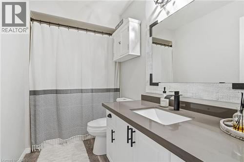 14 Kenyon Crescent, Grimsby, ON - Indoor Photo Showing Bathroom