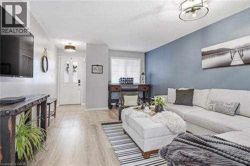 14 Kenyon Crescent, Grimsby, ON - Indoor Photo Showing Living Room