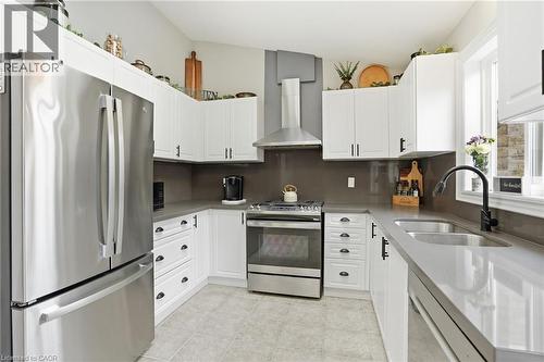14 Kenyon Crescent, Grimsby, ON - Indoor Photo Showing Kitchen With Double Sink