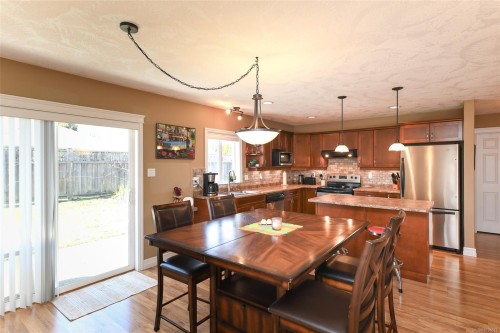 831 Aspen Rd, Comox, BC 