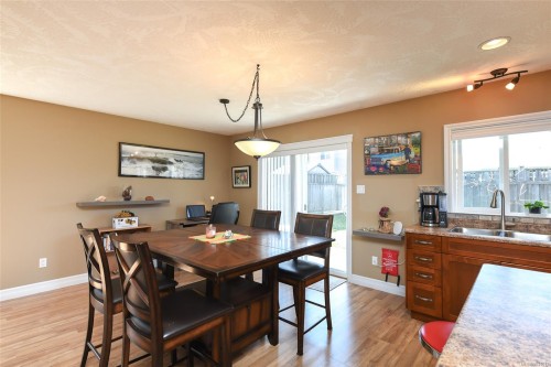 831 Aspen Rd, Comox, BC 