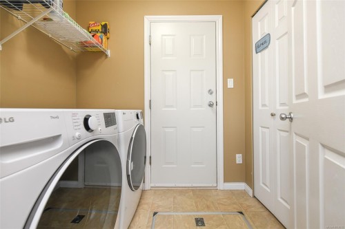 831 Aspen Rd, Comox, BC 