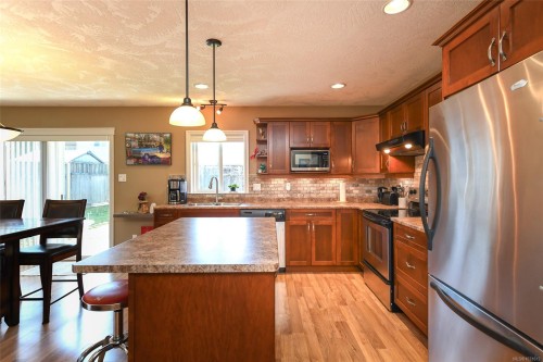 831 Aspen Rd, Comox, BC 