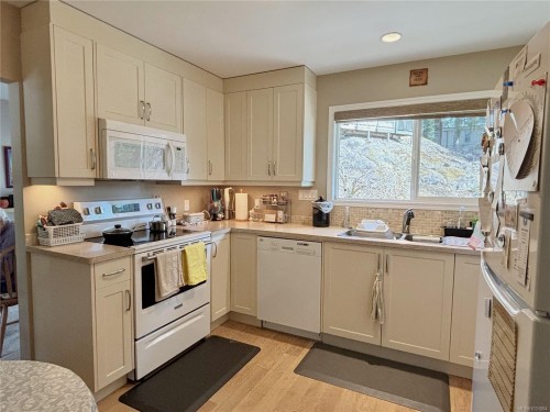 445 Chamiss Cres, Gold River, BC 