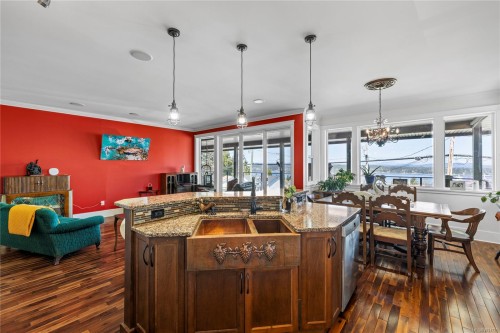 426 Davis Rd, Ladysmith, BC 