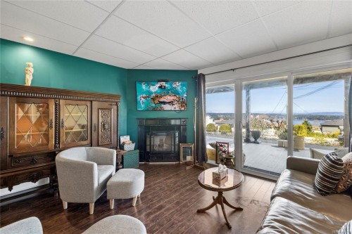 426 Davis Rd, Ladysmith, BC 