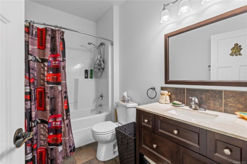 426 Davis Rd, Ladysmith, BC 