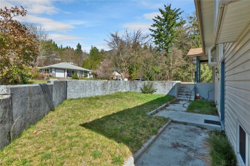 404 Donner Dr, Gold River, BC 