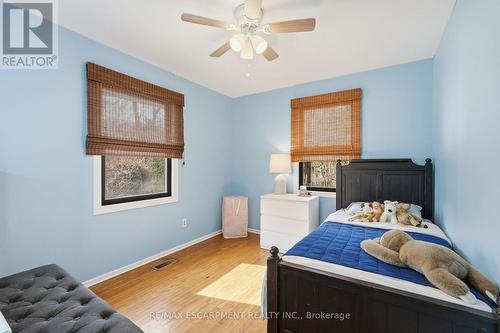 222 Concession 11 E, Hamilton, ON - Indoor Photo Showing Bedroom