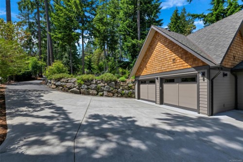 6371 Genoa Bay Rd, Duncan, BC 