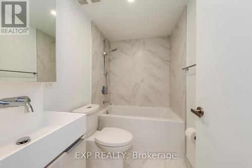 303 - 370 Martha Street, Burlington, ON - Indoor Photo Showing Bathroom