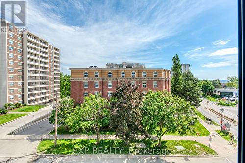 303 - 370 Martha Street, Burlington, ON - Outdoor