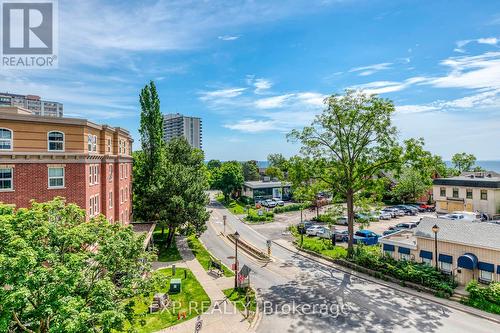 303 - 370 Martha Street, Burlington, ON - Outdoor