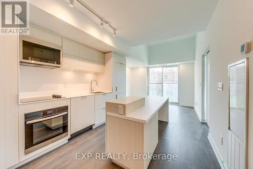 303 - 370 Martha Street, Burlington, ON - Indoor Photo Showing Kitchen