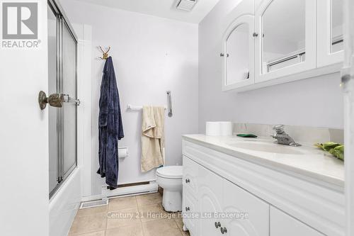 18 - 1 Lamers Court, Tillsonburg, ON - Indoor Photo Showing Bathroom