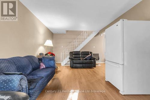 18 - 1 Lamers Court, Tillsonburg, ON - Indoor Photo Showing Living Room