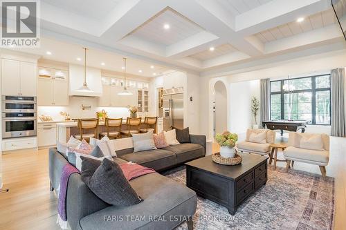 4 Sycamore Circle, Springwater, ON - Indoor Photo Showing Living Room