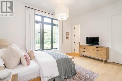 4 Sycamore Circle, Springwater, ON - Indoor Photo Showing Bedroom