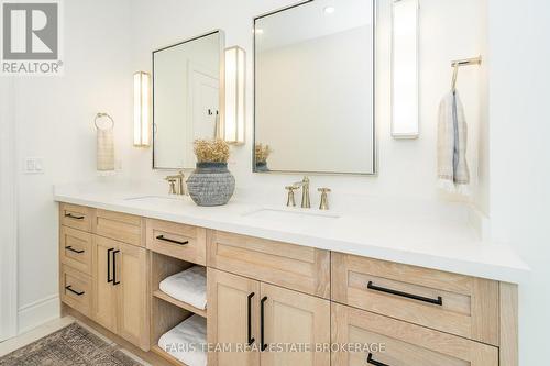 4 Sycamore Circle, Springwater, ON - Indoor Photo Showing Bathroom