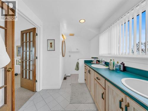 278 Robson Road, Leamington, ON - Indoor Photo Showing Bathroom
