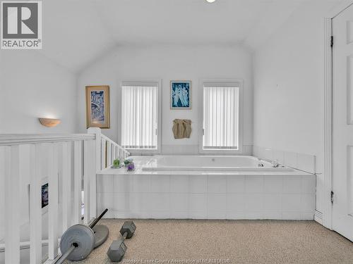 278 Robson Road, Leamington, ON - Indoor Photo Showing Bathroom