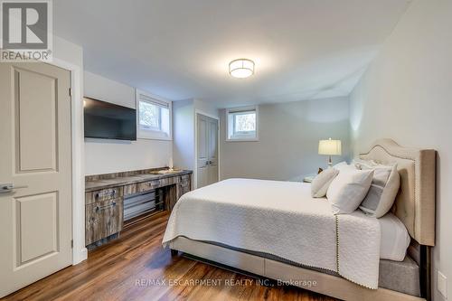 4306 Lakeshore Road, Burlington, ON - Indoor Photo Showing Bedroom