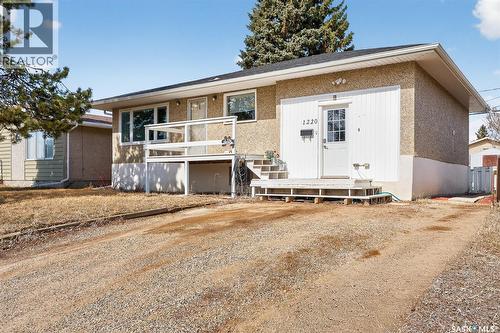 1220 Hochelaga STREET W  Moose Jaw, SK S6H 2J4
