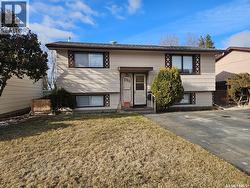 335 Aspen DRIVE Swift Current, SK S9H 3Z8
