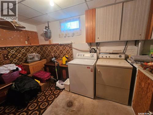 335 Aspen Drive, Swift Current, SK - Indoor Photo Showing Laundry Room