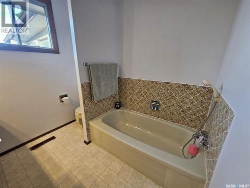 335 Aspen Drive, Swift Current, SK - Indoor Photo Showing Bathroom
